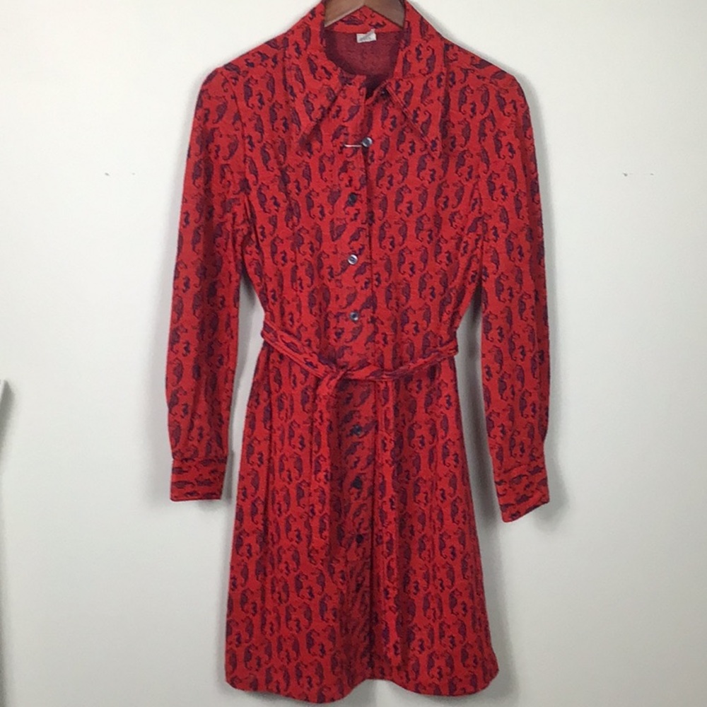 True 70’s vintage. Red shirt dress w/Navy Blue seahorse print butterfly collar